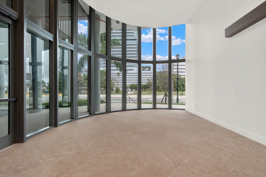 More Photos Of 21290 Biscayne Blvd, Aventura Office For Sale