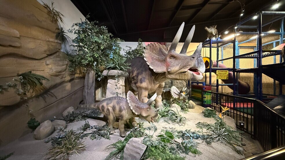 More Photos Of 1381 Dinosaur trail, Drumheller Storefront For Sale