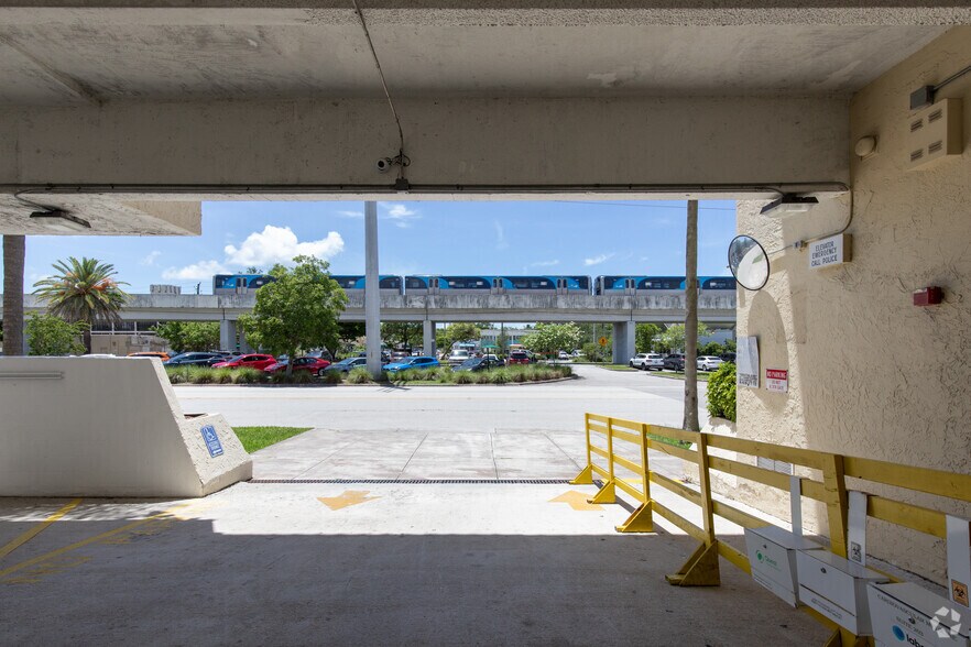 More Photos Of 4675 Ponce de Leon Blvd, Coral Gables Medical For Lease