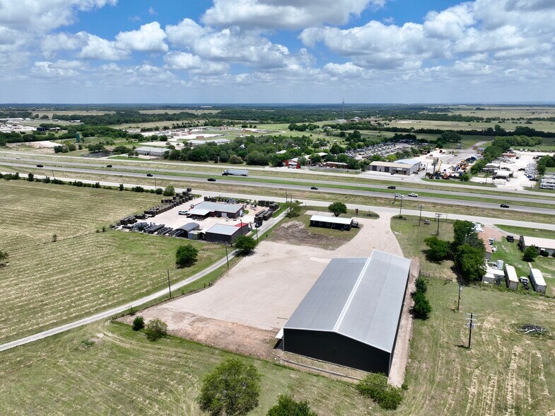 More Photos Of 4528 S Interstate 35, Alvarado Warehouse For Lease