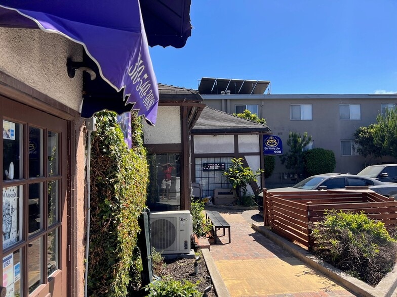 More Photos Of 910 Torrance Blvd, Redondo Beach Storefront Retail Office For Sale