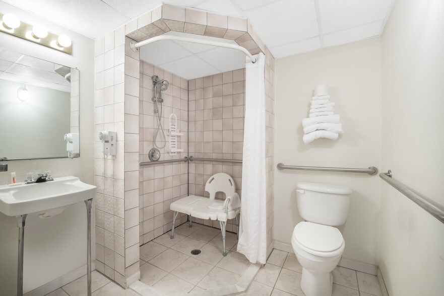 More Photos Of 1211 N 47th St, Grand Forks Hotel For Sale