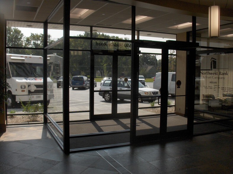 More Photos Of 2550 Middle Rd, Bettendorf Office For Lease