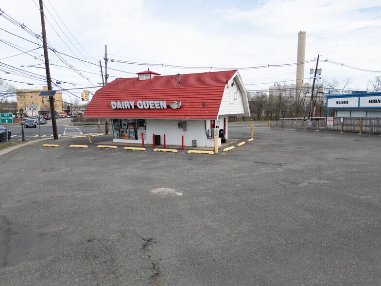 More Photos Of 735 E Hazelwood Ave, Rahway Freestanding For Sale