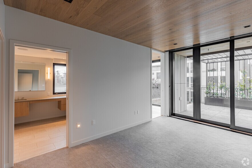 More Photos Of 2871 SE Division St, Portland Apartments For Lease