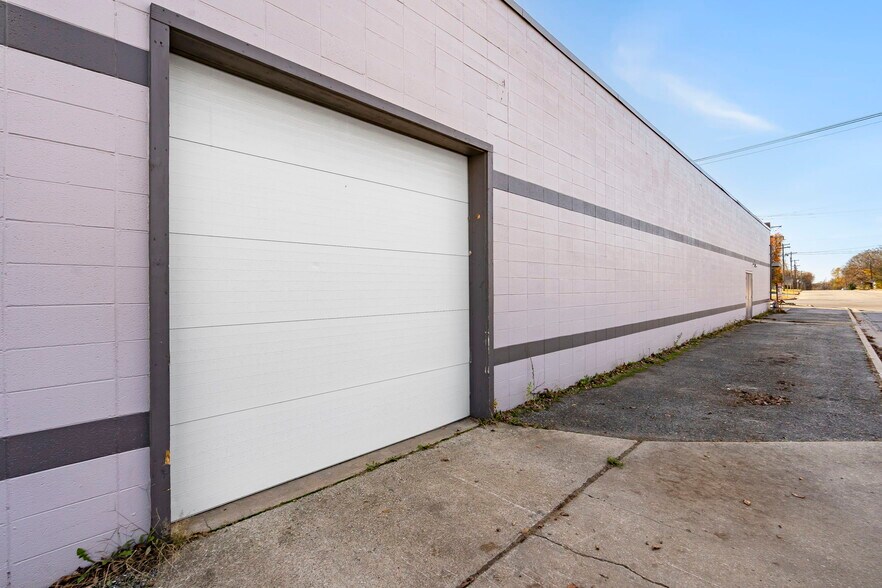 More Photos Of 1920 N National Ave, Springfield Warehouse For Lease