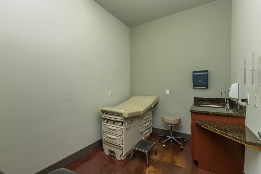 More Photos Of 100 S Greentree Ln, Foley Medical For Sale