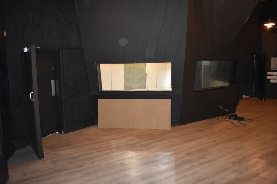 More Photos Of 1655 S Compton Ave, Los Angeles Manufacturing For Sale
