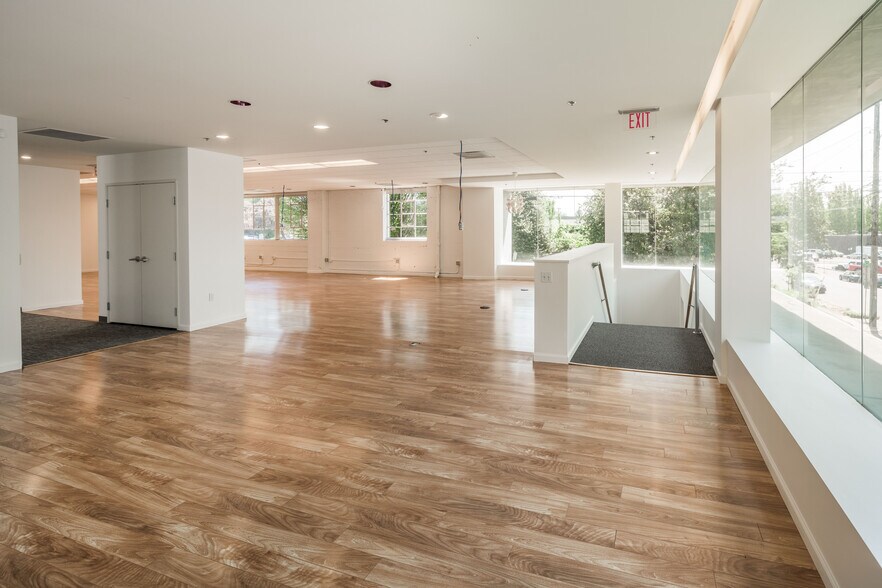 More Photos Of 911-915 NE Davis St, Portland Flex For Lease