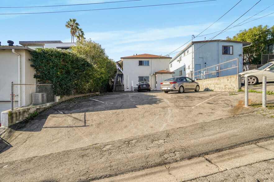 More Photos Of 240 3rd Ave, Venice Apartments For Sale