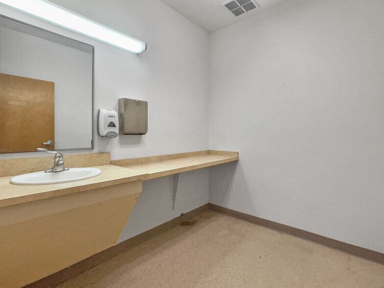 More Photos Of 608 N High St, Millville Medical For Sale