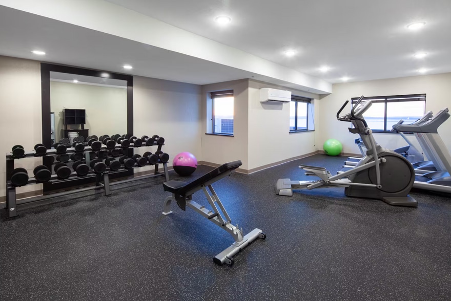 More Photos Of 3009 Lakeshore Dr E, Ashland Hotel For Sale