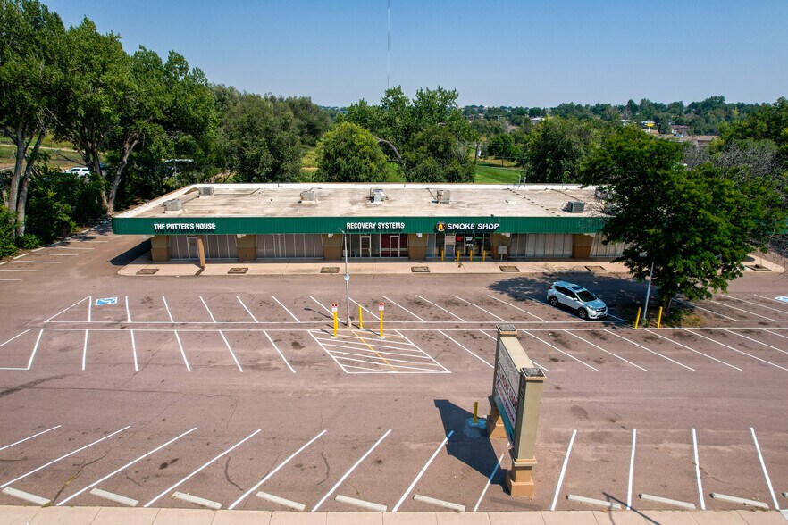 More Photos Of 831 S Circle Dr, Colorado Springs Storefront Retail Office For Sale