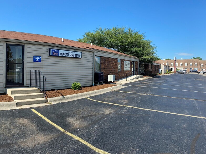 More Photos Of 1919 W Royale Dr, Muncie General Retail For Lease
