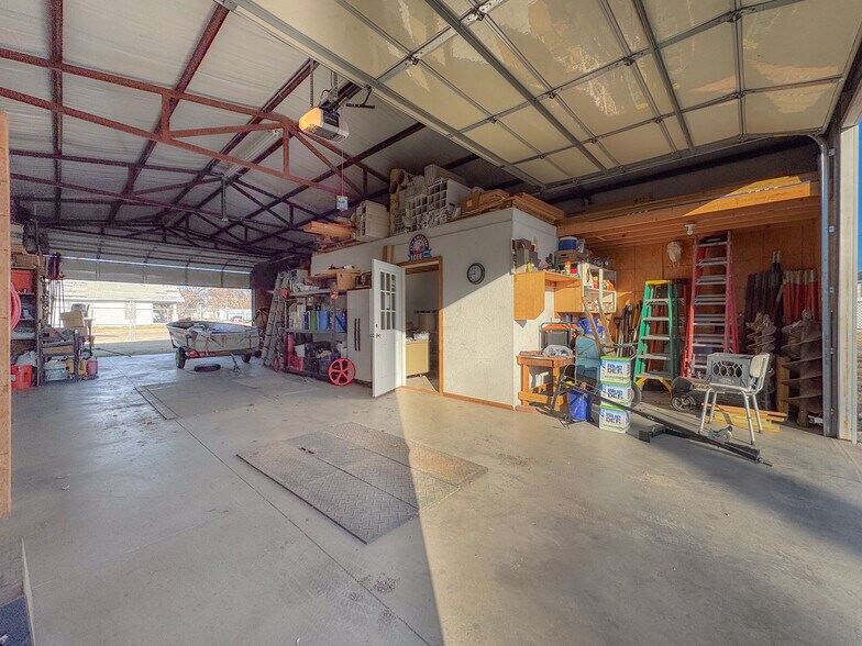 More Photos Of 210-212 N Pine St, Ponca City Light Distribution For Sale