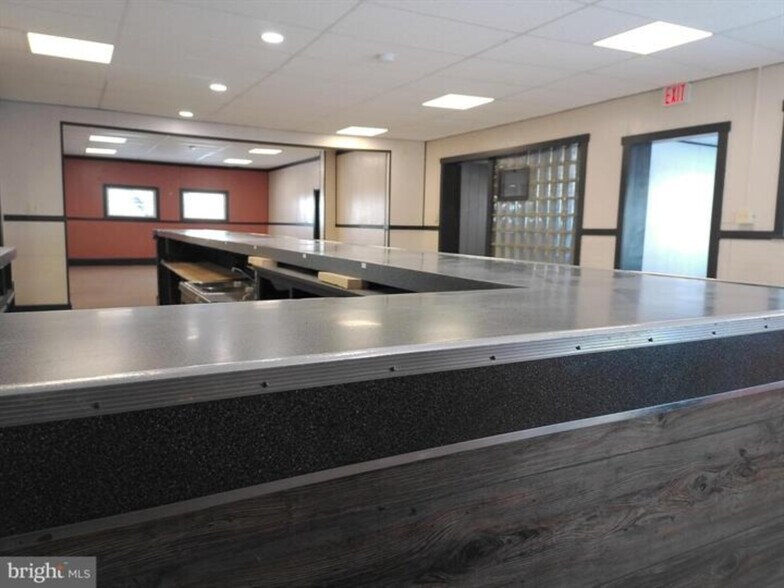 More Photos Of 2 W Market St, Gratz Storefront Retail Residential For Lease