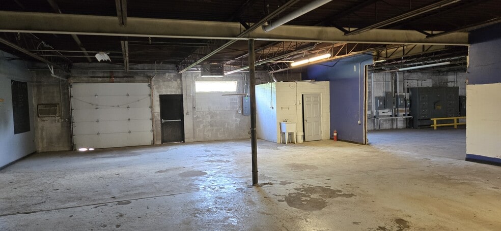 More Photos Of 5160 Lakeshore Rd, Lexington Warehouse For Lease