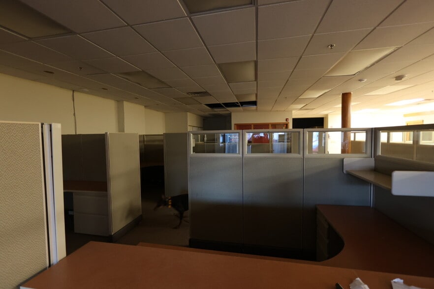 More Photos Of 913-915 Western Ave, Pittsburgh Storefront Retail Office For Lease