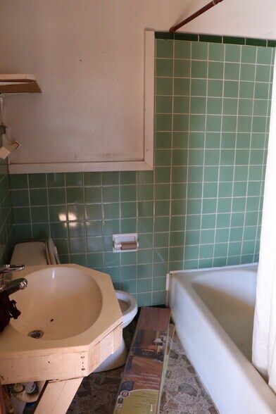 More Photos Of 1220 W 7th St, Texarkana Hotel For Sale