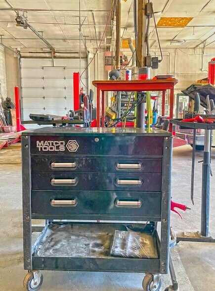 More Photos Of 1101 W Sheridan Ave, Shenandoah Auto Repair For Sale