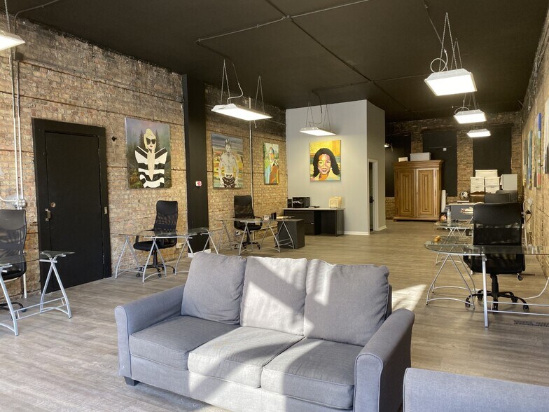 More Photos Of 2935-2937 N Clark St, Chicago Apartments For Lease