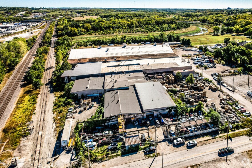 More Photos Of 7219 E 17th St, Kansas City Manufacturing For Lease