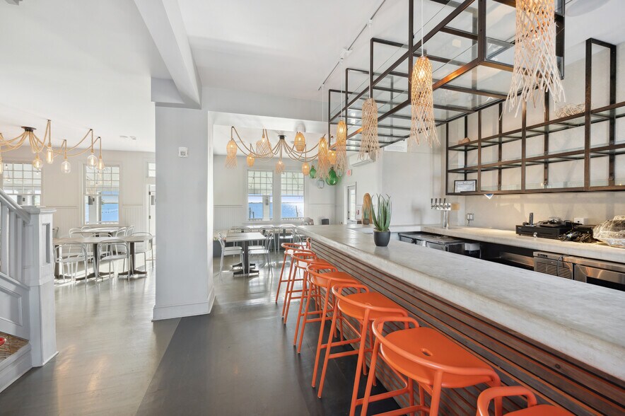 More Photos Of 32 Lighthouse Rd, Hampton Bays Hotel For Sale