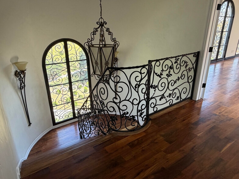 More Photos Of 1301 N Beverly Dr, Beverly Hills Specialty For Sale