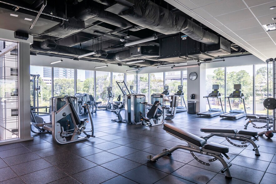 More Photos Of 15375 Memorial Dr, Houston Office For Lease