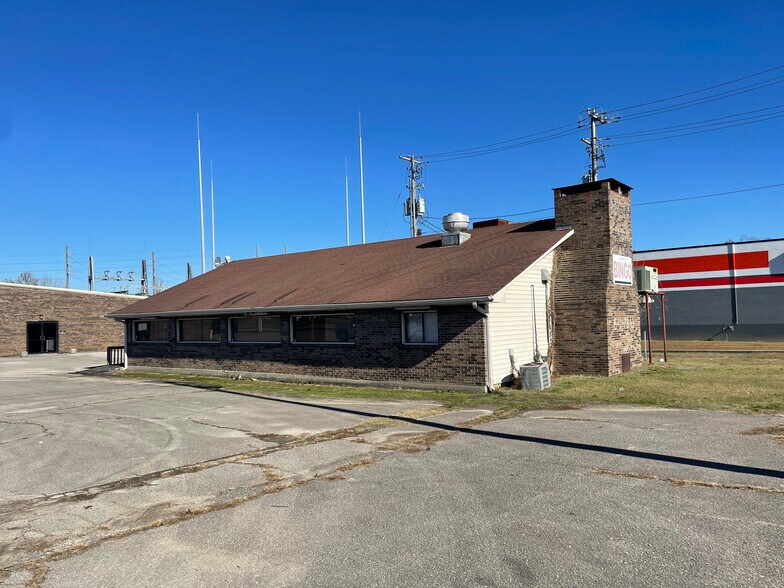 More Photos Of 2501 Commerce Cir, Tarrant Warehouse For Lease