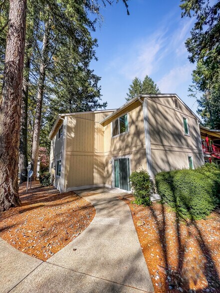 More Photos Of 510 Schumacher, Cave Junction Apartments For Sale