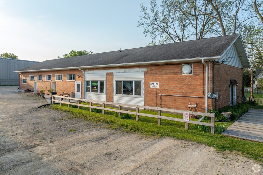 More Photos Of 625 Menomonee St, Theresa Warehouse For Lease