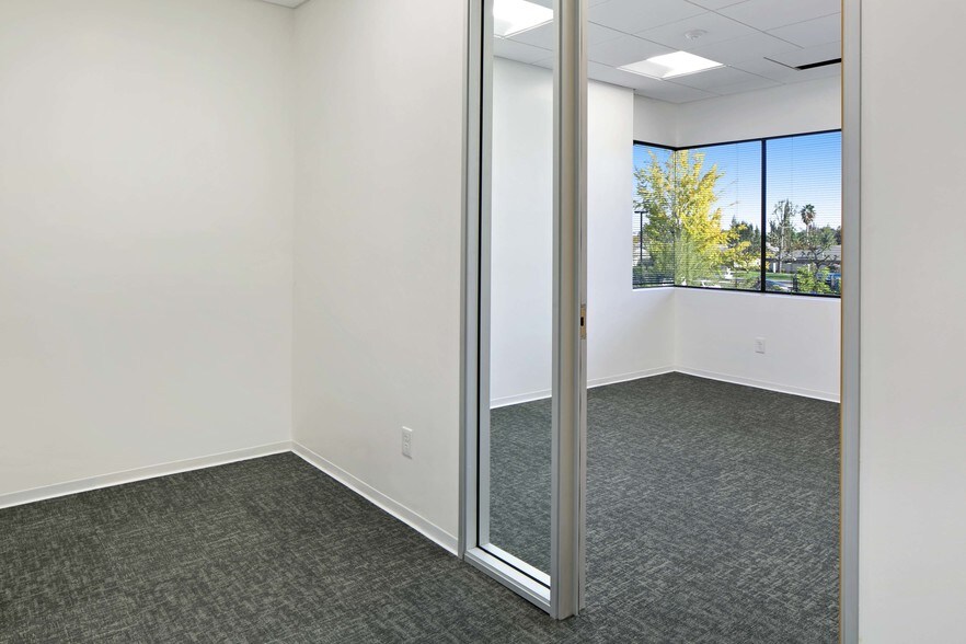 More Photos Of 5500 Ming Ave, Bakersfield Unknown For Lease