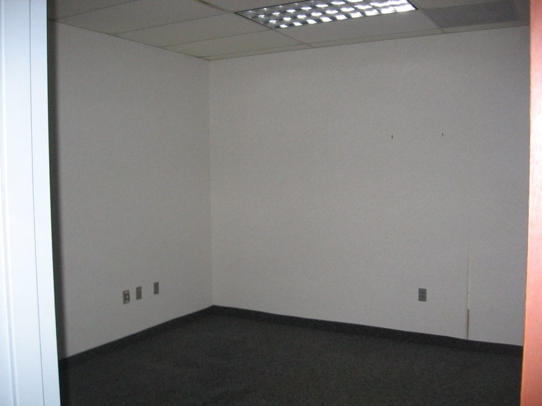 More Photos Of 4209-4221 Pearl Rd, Cleveland General Retail For Lease