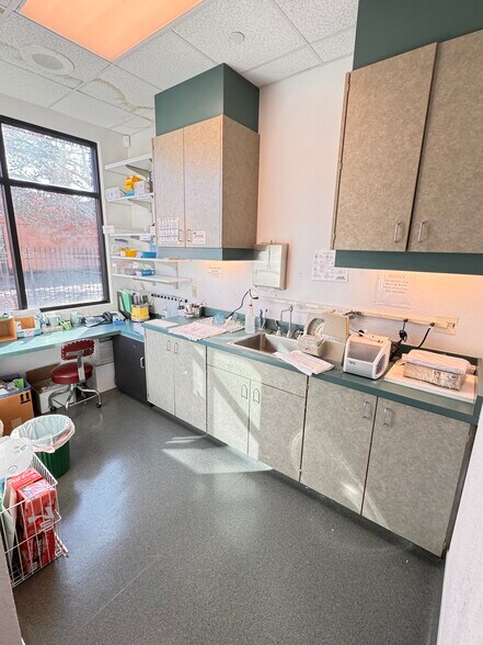 More Photos Of 2550 Willakenze Rd, Eugene Medical For Sale