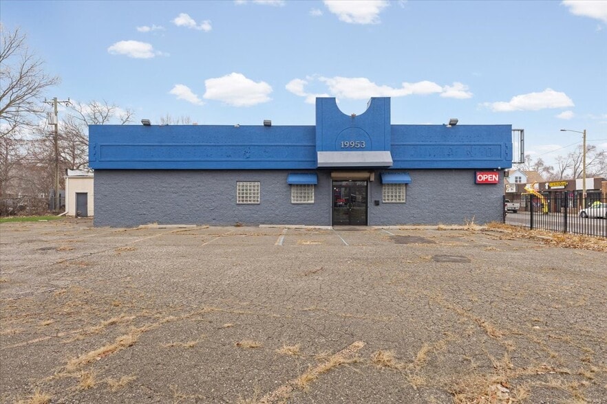 More Photos Of 19953 Conant St, Detroit Medical For Sale