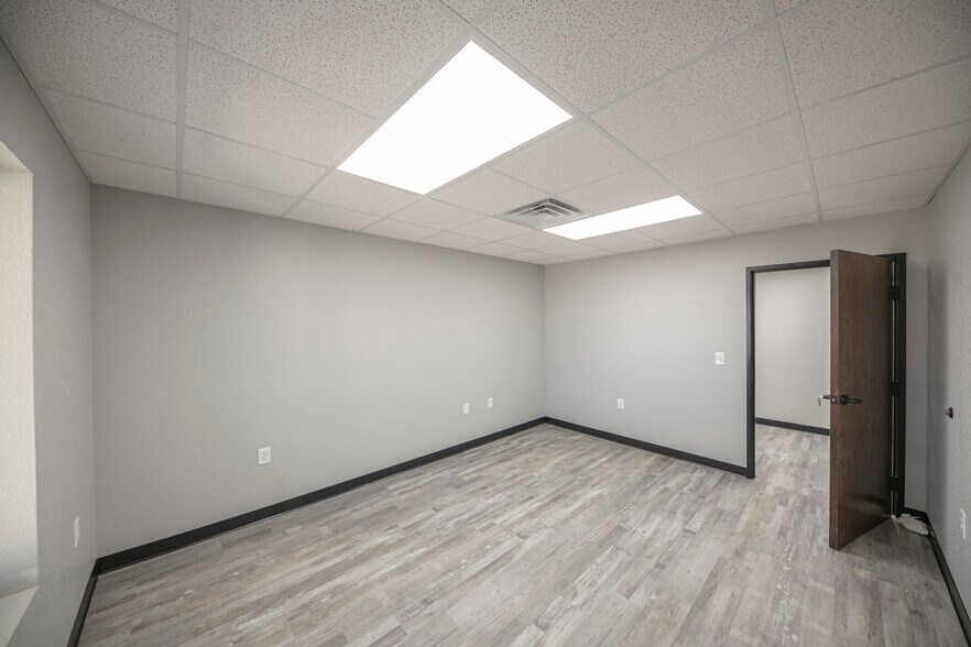 More Photos Of 16571 W Basin S, Odessa Warehouse For Sale