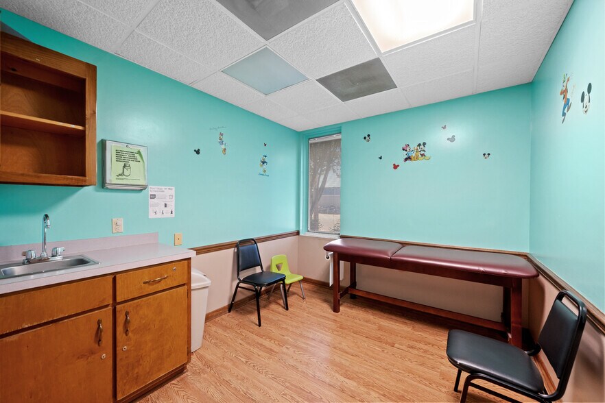 More Photos Of 106 W Myrtle Ave, Foley Office For Sale