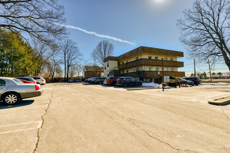 More Photos Of 214 Rt 18, East Brunswick Office For Lease