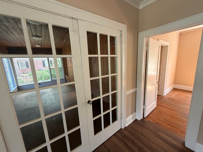 More Photos Of 1008 NW 13th St, Gainesville Office Residential For Lease