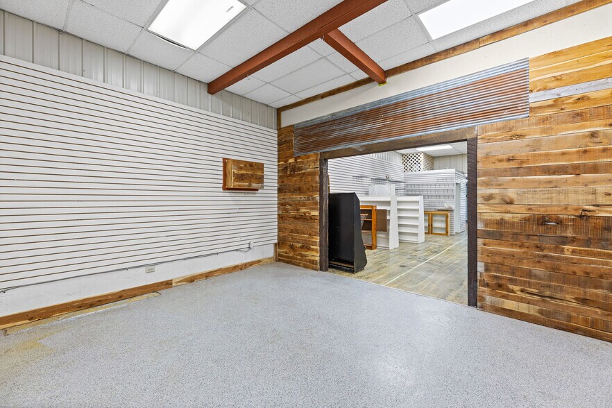 More Photos Of 600 N Maple St, Garnett General Retail For Sale