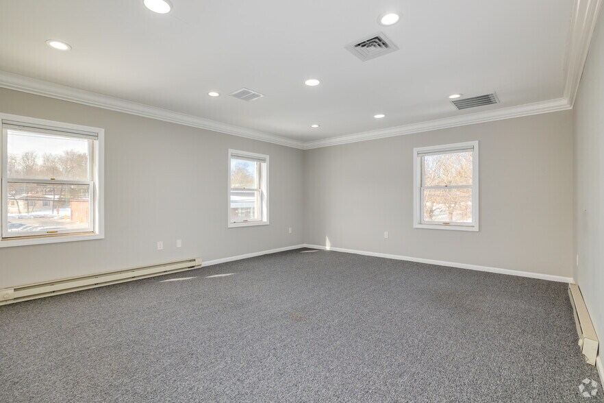 More Photos Of 434 Main St, Chatham Bank For Lease