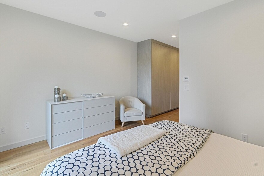 More Photos Of 362 W Broadway, South Boston Apartments For Sale