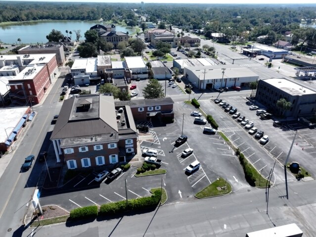 More Photos Of 164 NW Madison St, Lake City Medical For Lease