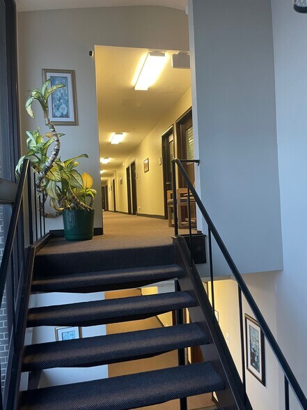 More Photos Of 456 W Frontage Rd, Northfield Office For Sale