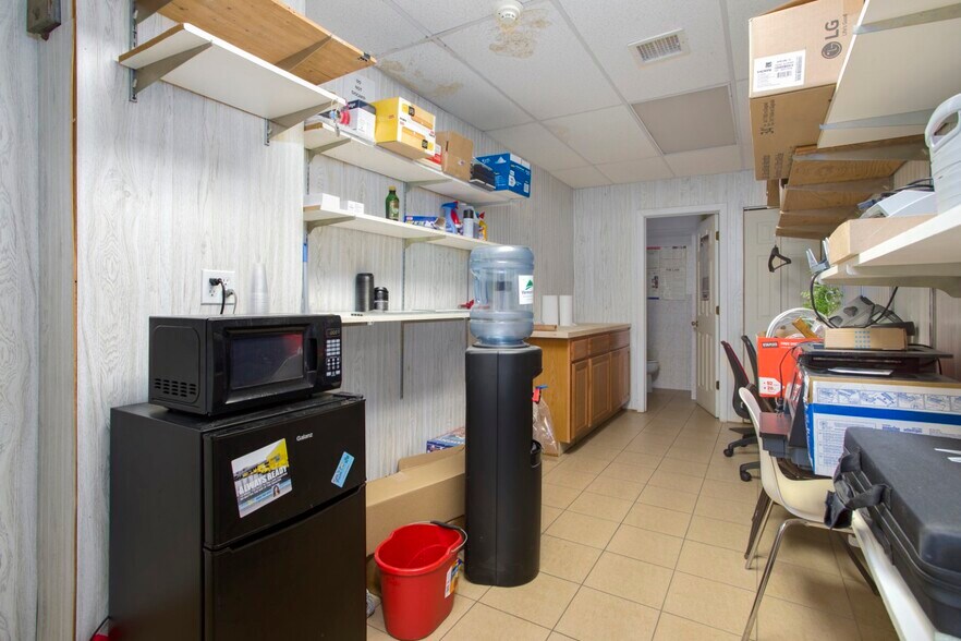 More Photos Of 643-645 Broadway, Everett Storefront Retail Residential For Lease