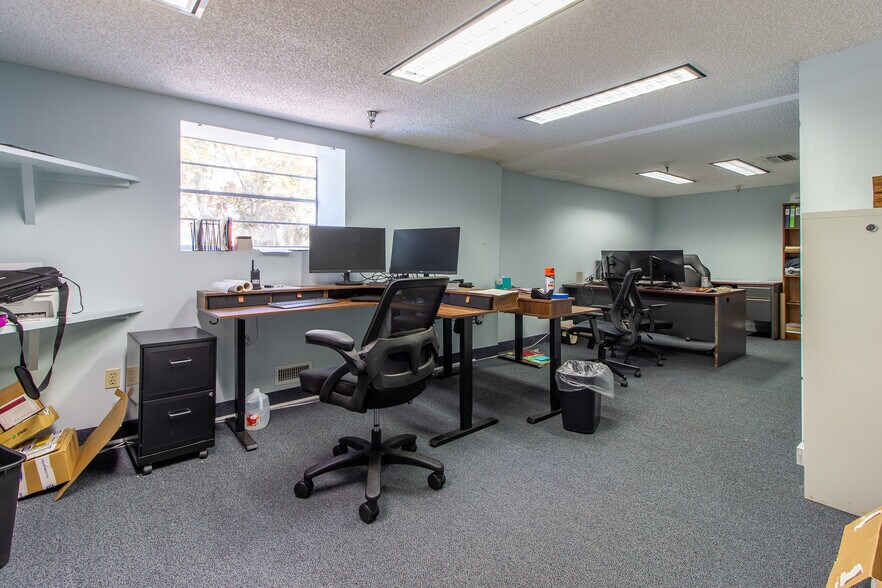 More Photos Of 310 Cypress Rd, Ocala Manufacturing For Lease