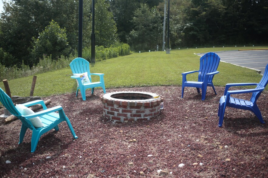 More Photos Of 1798 S Wilderness Rd, Mount Vernon Hotel For Sale