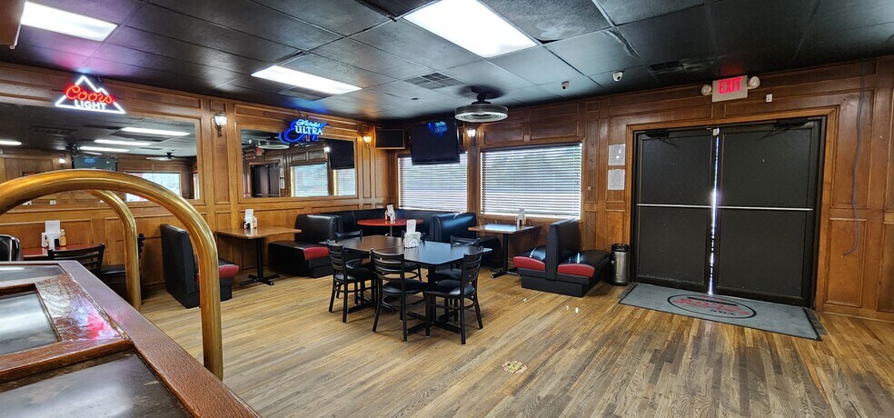 More Photos Of 701 N Martin Luther King Jr Hwy, Mexia Restaurant For Sale