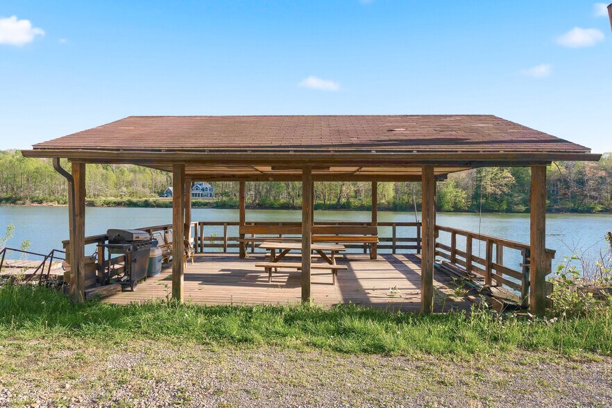 More Photos Of 490 Fort Martin Rd, Maidsville Flex For Sale